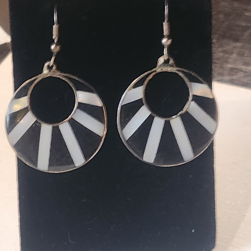 Vintage Silver Tone Mother of Pearl Black Sunburst Inlay Drop Earrings